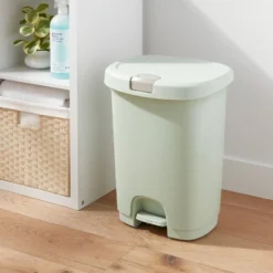 Brightroom 43 7gal Step Trash Can With Locking Lid Green - Brightroomâ„¢